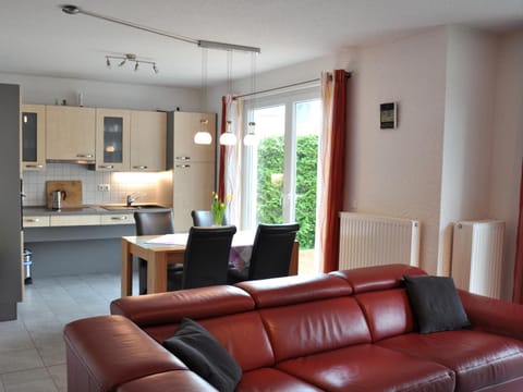 Kitchen or kitchenette, Living room, Seating area, Dining area, pet friendly