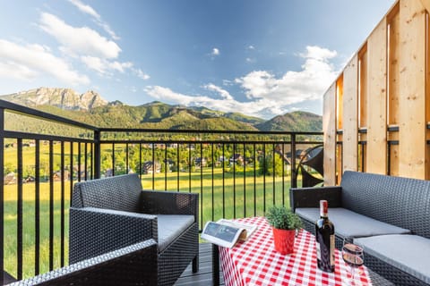 Balcony/Terrace, Mountain view