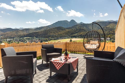 Balcony/Terrace, Mountain view