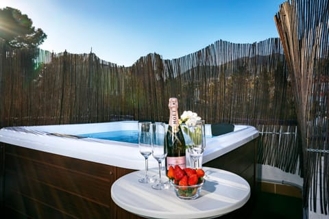 Luxury villa with sea views - heated pool-Jacuzzi Villa in Benalmadena