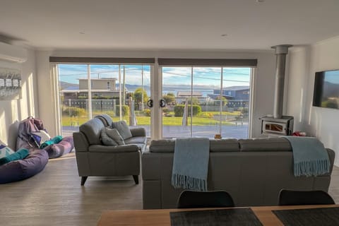 BINALONG BRAE @ Bay of Fires Two bedroom both with ensuites House in Binalong Bay