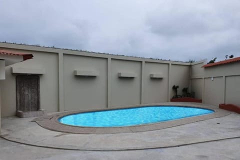 Renovada Casa Familiar con piscina en Salinas Maison in Salinas