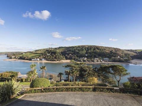 2 Hamstone Court House in Salcombe