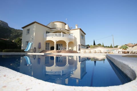 Property building, Swimming pool, Swimming pool