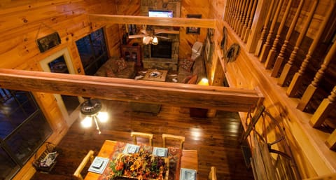 Breathless Cabin w Private Hot Tub Haus in Broken Bow
