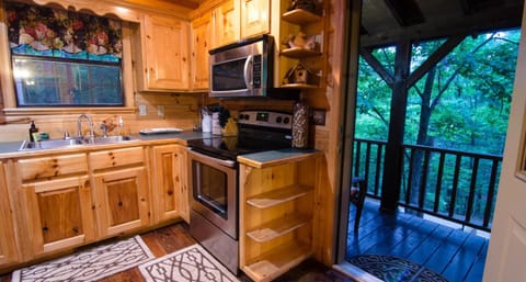Breathless Cabin w Private Hot Tub House in Broken Bow