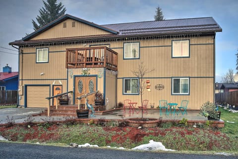 Expansive Getaway about 2 Miles to Mendenhall Glacier! House in Mendenhall Valley