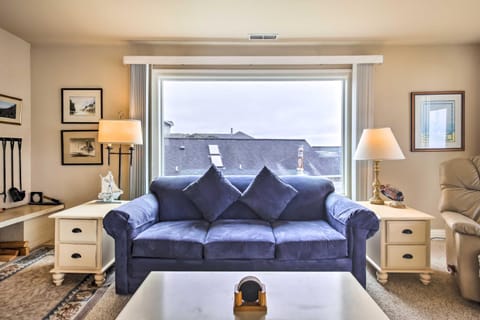 Oceanfront Oregon Retreat - Pool, Sauna and Patio! Condo in Lincoln Beach