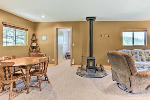 Cozy Rapid City Cabin with Hiking and ATV Trail Access Maison in West Pennington