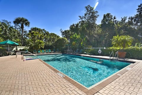 Bonita Springs Vacation Rental with Community Pool! Condominio in Bonita Springs