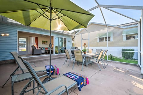 Lovely Lady Lake Home with Resort Amenities and Lanai! Haus in Lady Lake