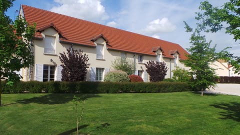 Property building, Day, Garden, Garden view