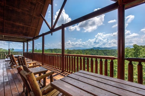 Dancing Bear Lodge cabin House in Pigeon Forge