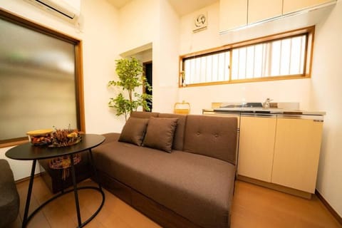 3 Bedrooms House in Food Heaven Area Condo in Shinjuku
