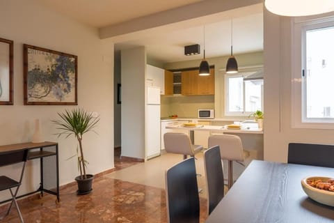 Kitchen or kitchenette, Photo of the whole room, Dining area