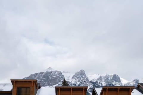 Spring Creek Spacious Luxury & Views at White Spruce Lodge Copropriété in Canmore