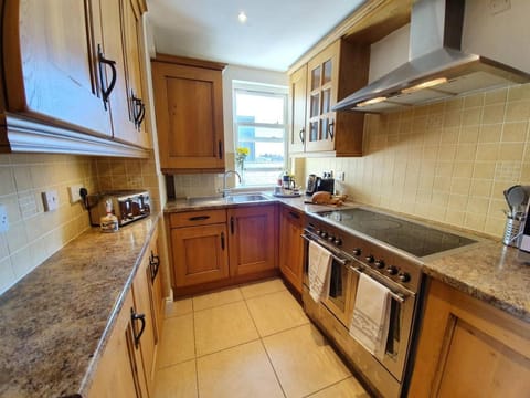 Kitchen or kitchenette, dishwasher, minibar, pet friendly, stove, toaster