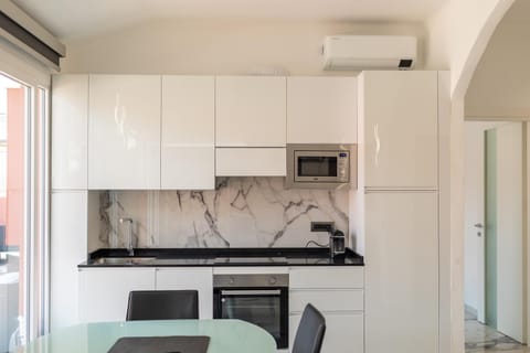 Kitchen or kitchenette, minibar, pet friendly, stove