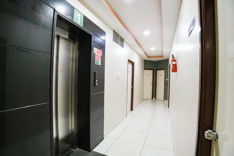 Lobby or reception, elevator