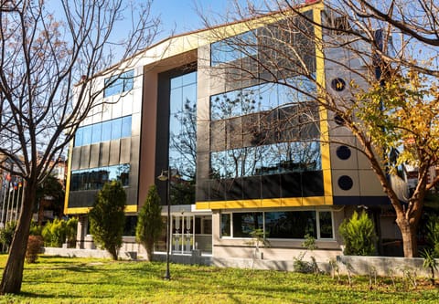 Property building, Facade/entrance, Garden view