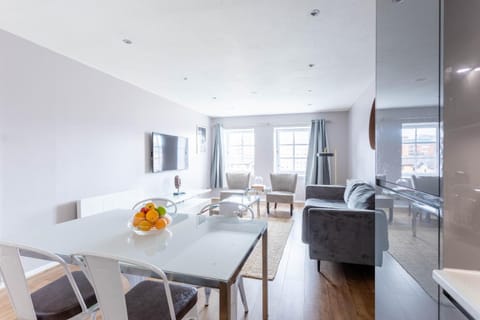 Stunning 2 Bed Merchant City Apartment with Residents Parking (Bell 2) Apartment in Glasgow