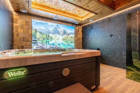 Hot Tub, Sauna, Fitness centre/facilities