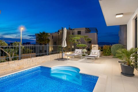 Luxury apartment Hyperion with private pool and garden Condominio in Murter