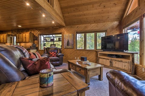 Woodsy Grand Lake Cabin with Views and Spacious Deck! House in Rocky Mountain National Park