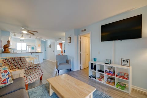 Oceanfront Carolina Beach Condo with Pool and Views! Condominio in Carolina Beach