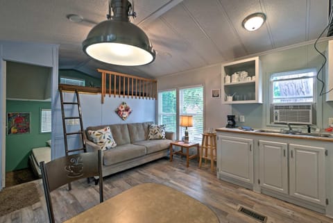 Cozy Middle Bass Cabin with Grill and Lagoon Access! House in Middle Bass