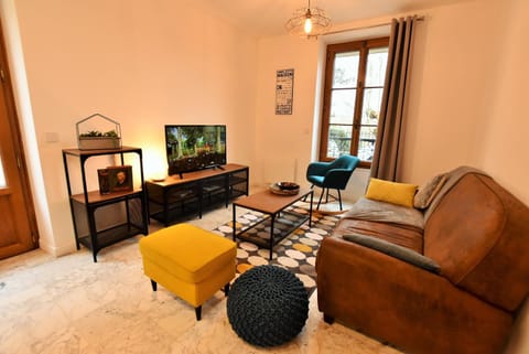 Communal lounge/ TV room, TV and multimedia, Living room, Seating area