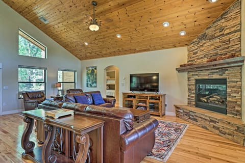 Lakeside Cabin with Decks and Amazing Edler Lake Views Haus in Pinetop-Lakeside