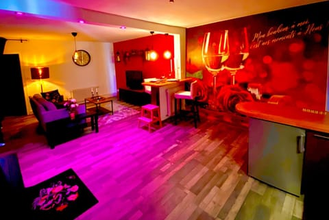 Suite avec Jacuzzi et Sauna Privée Love hotel in Normandy