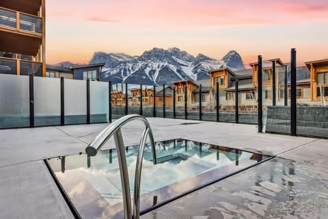 Spring Creek Luxury Queen Suite at White Spruce Lodge Eigentumswohnung in Canmore