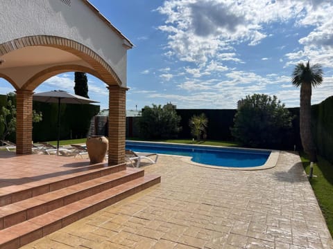 Fantastic holiday home for 14 persons in Sant Pere Pescador with private pool Casa in Alt Empordà