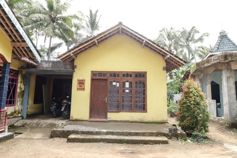 Kasmiyem Homestay Hostel in Special Region of Yogyakarta