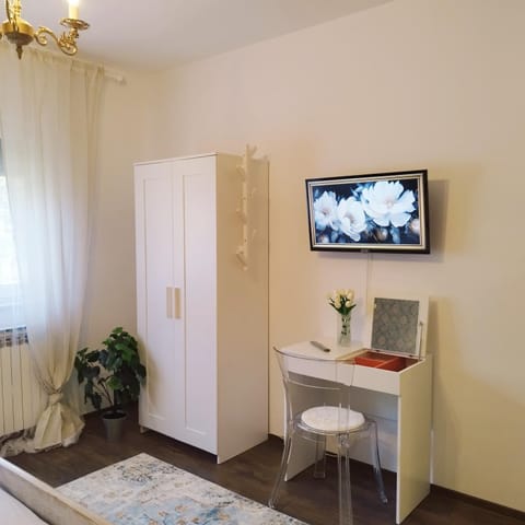 TV and multimedia, Bedroom, wardrobe