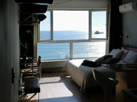 Winter, Photo of the whole room, Sea view