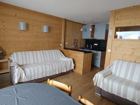 Studio rénové tout confort avec parking proche pistes - FR-1-445-150 Apartment in Montgenèvre