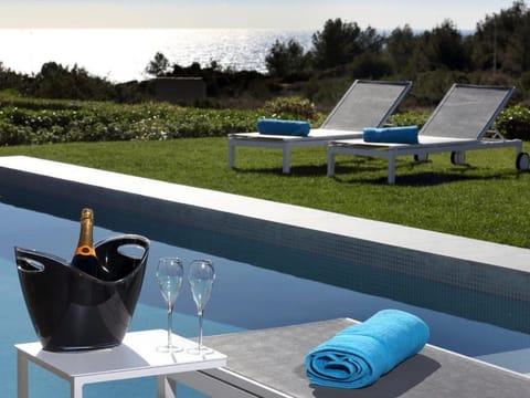 Luxury new Villa in Carvoeiro heated pool AC and just 300m from the beach Villa in Carvoeiro