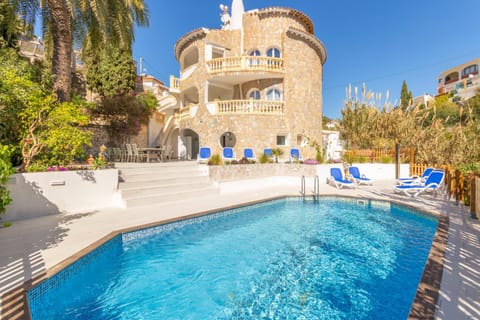 Swimming pool, sunbed
