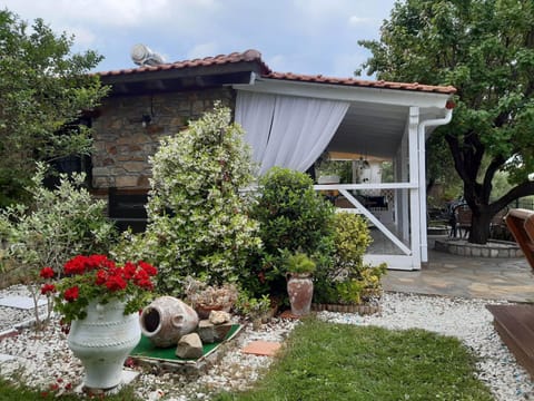 Nikos Stone House 80m from the beach with wifi Maison in Halkidiki