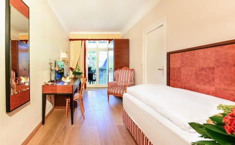 Day, Photo of the whole room