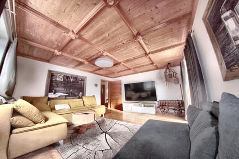 Communal lounge/ TV room, TV and multimedia, Living room, Photo of the whole room, Seating area, Evening entertainment, Entertainment, acessibility