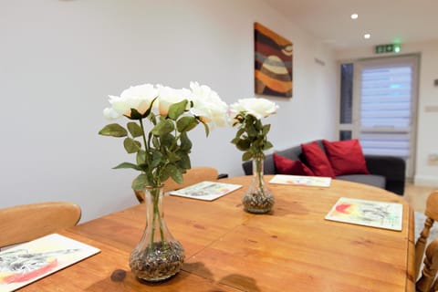 STYLISH 2 BEDROOM APARTMENT IN THE HEART OF GREENWICH Apartment in London Borough of Lewisham
