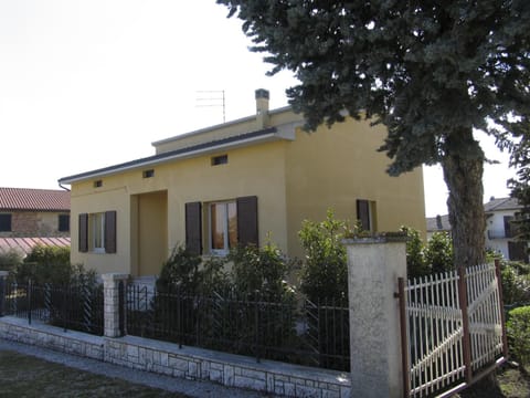La Casetta Gialla House in Umbria