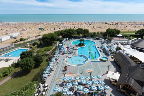 Bird's eye view, Pool view