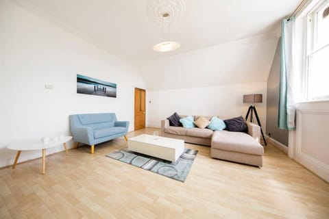 Clifton Spacious 3 Bed Apt & Parking-Simply Check In Apartamento in Bristol