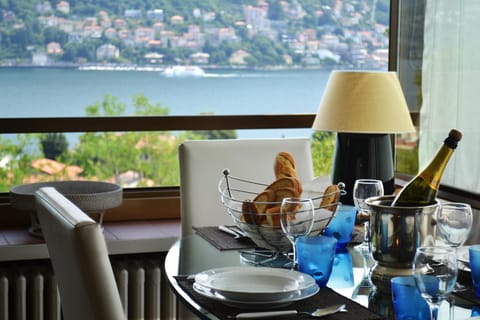 Patio, Restaurant/places to eat, Communal lounge/ TV room, Lounge or bar, Food