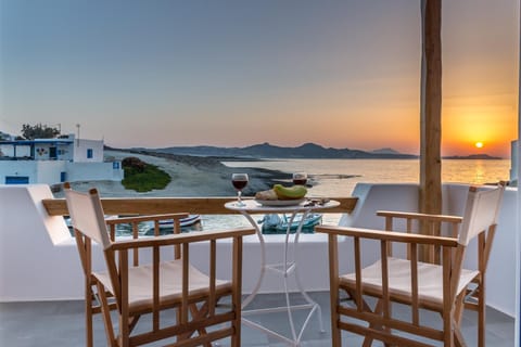 Manolis And Filio Home -By The Sea House in Milos